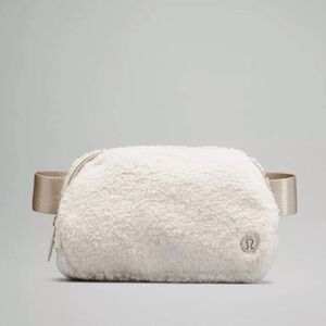 NWT Lululemon Everywhere Fleece Belt Bag Natural Ivory Trench Sherpa 1L